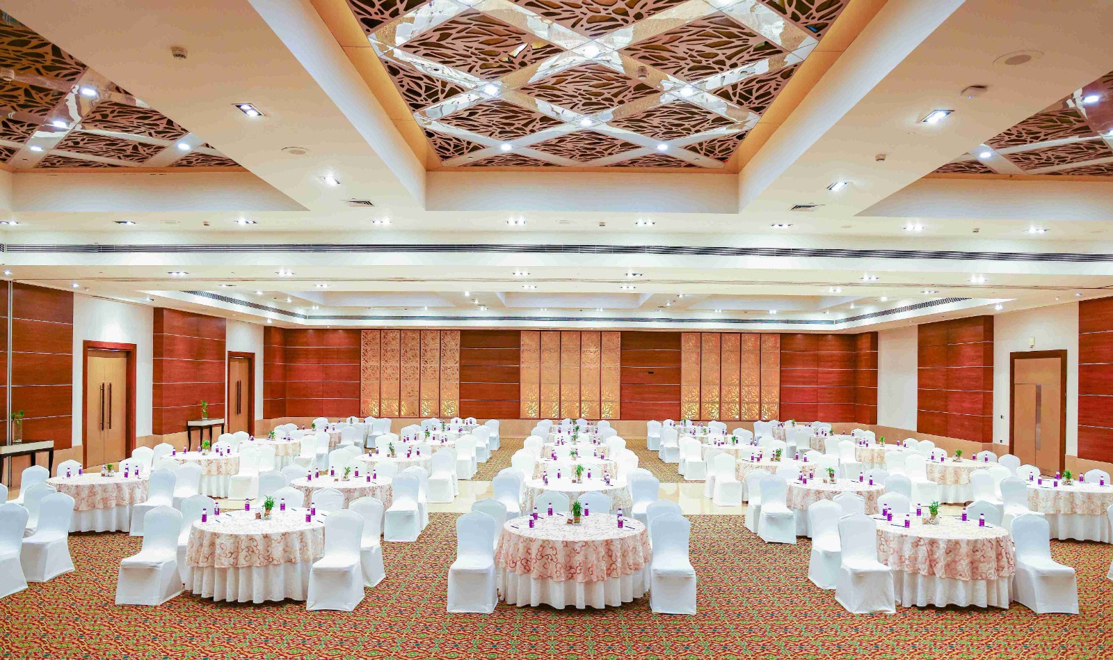 Banquet setup at Hotel Balaji Sarovar Premiere, Solapur